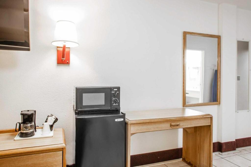 Econo Lodge Truman Inn Sedalia Εξωτερικό φωτογραφία