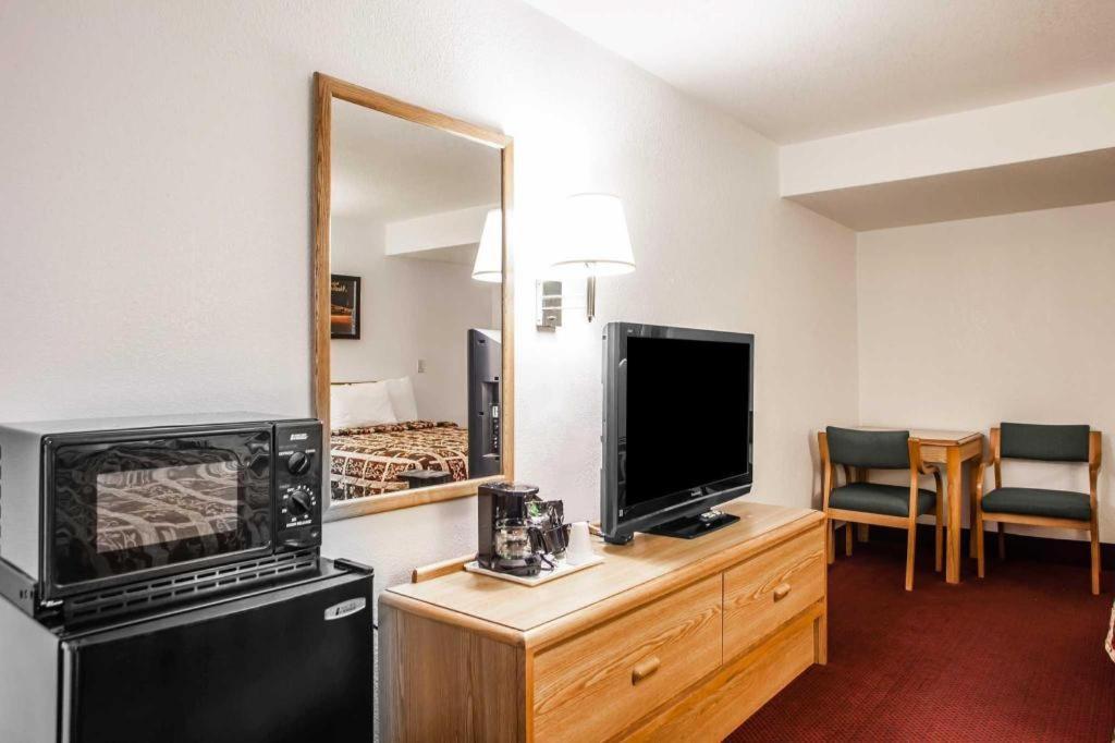 Econo Lodge Truman Inn Sedalia Εξωτερικό φωτογραφία