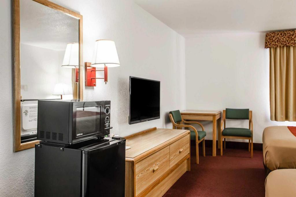 Econo Lodge Truman Inn Sedalia Εξωτερικό φωτογραφία