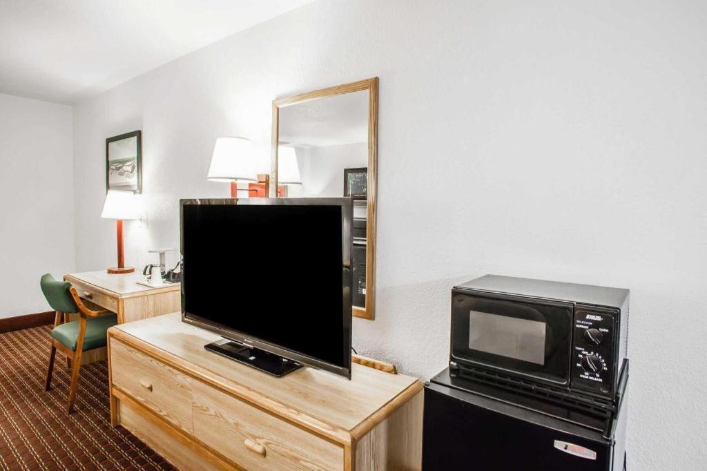 Econo Lodge Truman Inn Sedalia Εξωτερικό φωτογραφία