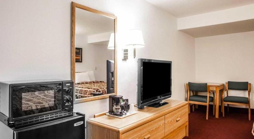 Econo Lodge Truman Inn Sedalia Εξωτερικό φωτογραφία