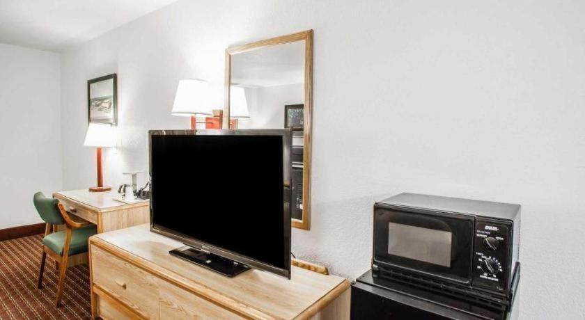 Econo Lodge Truman Inn Sedalia Εξωτερικό φωτογραφία